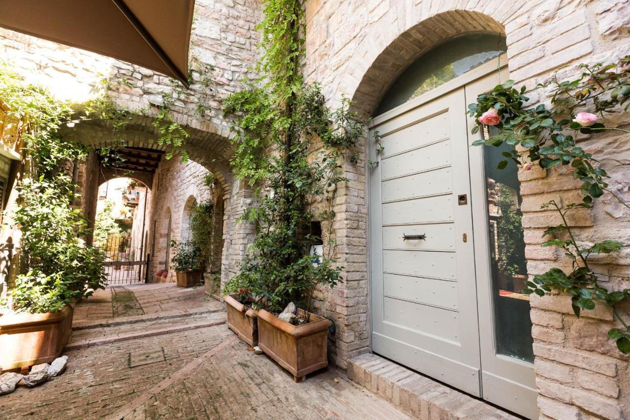 Residenza La Corte Ассизи Экстерьер фото
